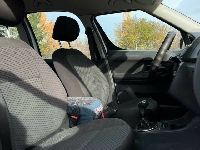 Белый Шкода Румстер, объемом двигателя 1.4 л и пробегом 194 тыс. км за 6200 $, фото 16 на Automoto.ua