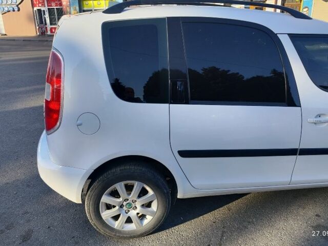 Белый Шкода Румстер, объемом двигателя 1.6 л и пробегом 192 тыс. км за 6500 $, фото 3 на Automoto.ua