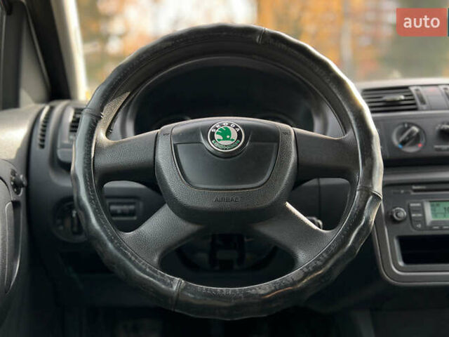 Белый Шкода Румстер, объемом двигателя 1.39 л и пробегом 194 тыс. км за 6200 $, фото 9 на Automoto.ua