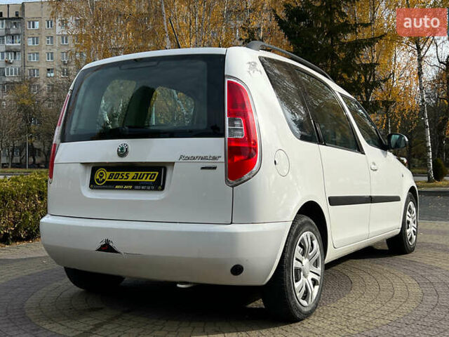 Белый Шкода Румстер, объемом двигателя 1.39 л и пробегом 194 тыс. км за 6200 $, фото 6 на Automoto.ua