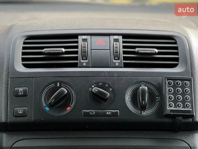 Белый Шкода Румстер, объемом двигателя 1.39 л и пробегом 194 тыс. км за 6200 $, фото 12 на Automoto.ua