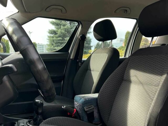 Белый Шкода Румстер, объемом двигателя 1.4 л и пробегом 194 тыс. км за 6200 $, фото 8 на Automoto.ua