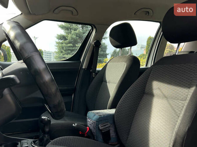 Белый Шкода Румстер, объемом двигателя 1.39 л и пробегом 194 тыс. км за 6200 $, фото 8 на Automoto.ua