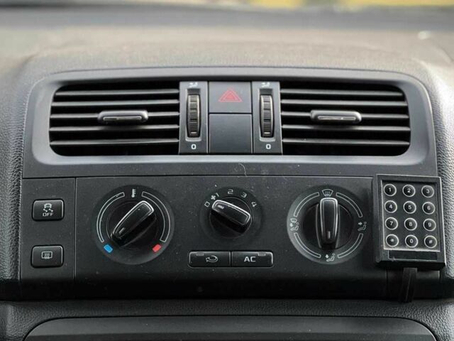 Белый Шкода Румстер, объемом двигателя 1.4 л и пробегом 194 тыс. км за 6200 $, фото 12 на Automoto.ua