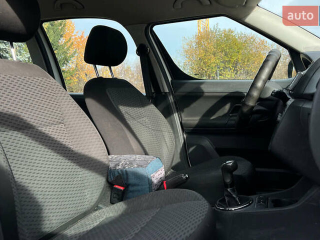 Белый Шкода Румстер, объемом двигателя 1.39 л и пробегом 194 тыс. км за 6200 $, фото 16 на Automoto.ua