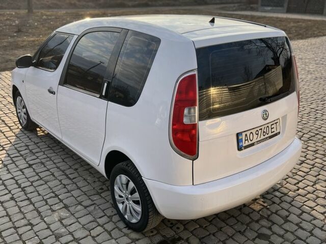 Белый Шкода Румстер, объемом двигателя 1.4 л и пробегом 300 тыс. км за 3900 $, фото 5 на Automoto.ua