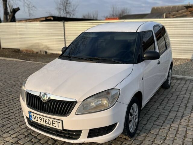 Белый Шкода Румстер, объемом двигателя 1.4 л и пробегом 300 тыс. км за 3900 $, фото 2 на Automoto.ua