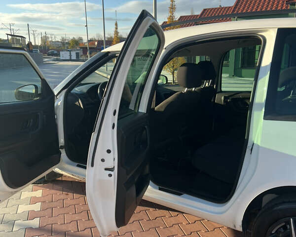 Білий Шкода Румстер, об'ємом двигуна 1.6 л та пробігом 300 тис. км за 6200 $, фото 6 на Automoto.ua