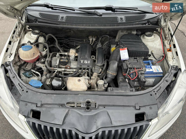 Белый Шкода Румстер, объемом двигателя 1.2 л и пробегом 343 тыс. км за 5999 $, фото 11 на Automoto.ua