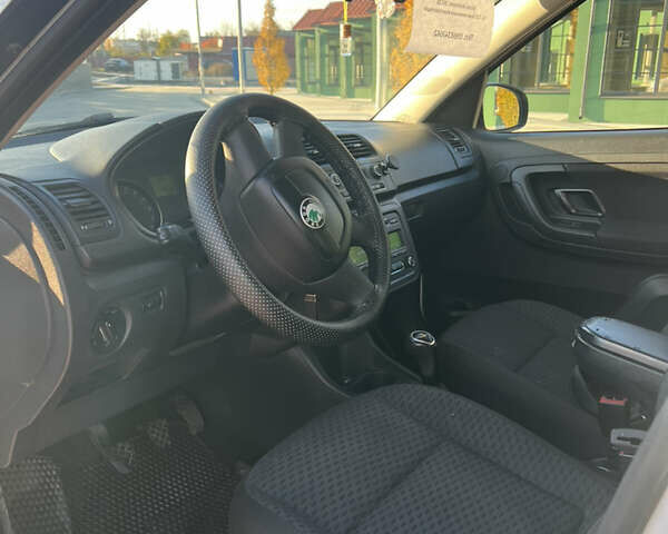 Білий Шкода Румстер, об'ємом двигуна 1.6 л та пробігом 300 тис. км за 6200 $, фото 4 на Automoto.ua