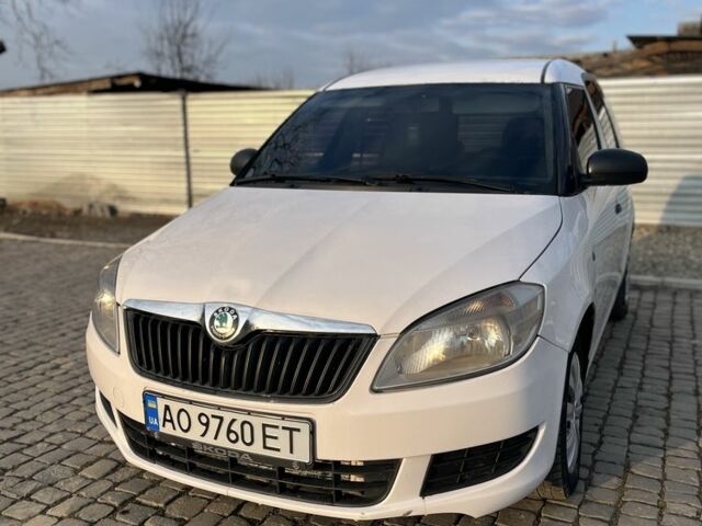 Белый Шкода Румстер, объемом двигателя 1.4 л и пробегом 300 тыс. км за 3900 $, фото 3 на Automoto.ua