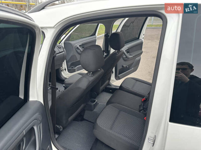 Белый Шкода Румстер, объемом двигателя 1.2 л и пробегом 343 тыс. км за 5999 $, фото 8 на Automoto.ua