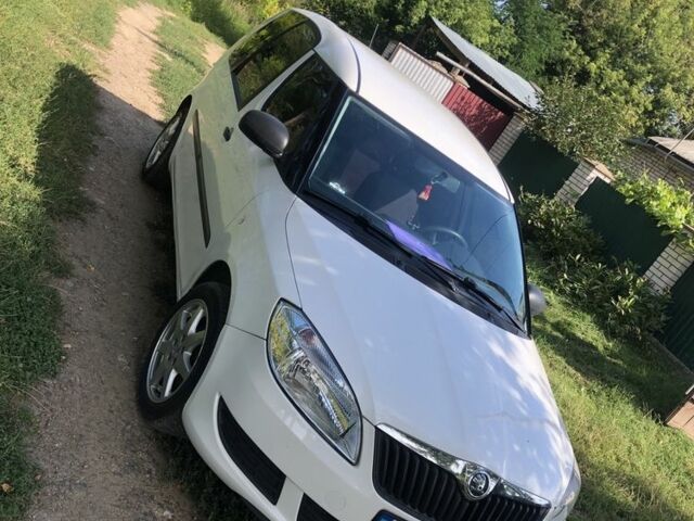 Белый Шкода Румстер, объемом двигателя 1.4 л и пробегом 286 тыс. км за 5000 $, фото 3 на Automoto.ua