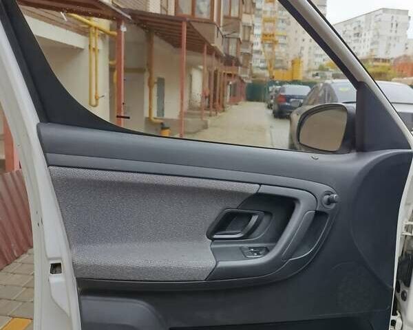 Білий Шкода Румстер, об'ємом двигуна 1.6 л та пробігом 227 тис. км за 7300 $, фото 6 на Automoto.ua