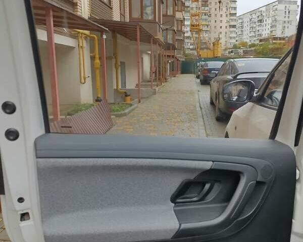 Білий Шкода Румстер, об'ємом двигуна 1.6 л та пробігом 227 тис. км за 7300 $, фото 1 на Automoto.ua