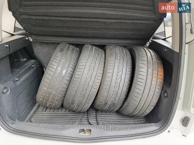 Білий Шкода Румстер, об'ємом двигуна 1.6 л та пробігом 227 тис. км за 7300 $, фото 2 на Automoto.ua