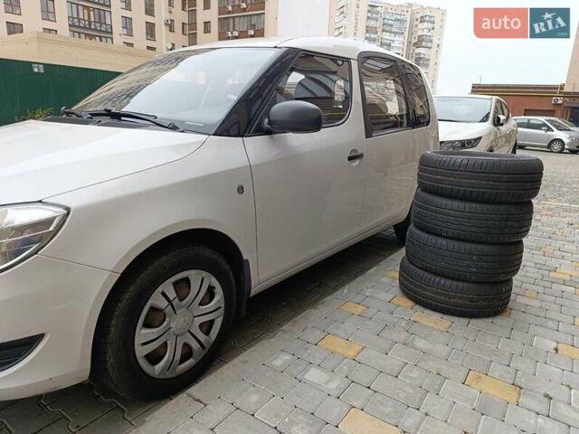 Білий Шкода Румстер, об'ємом двигуна 1.6 л та пробігом 227 тис. км за 7300 $, фото 3 на Automoto.ua