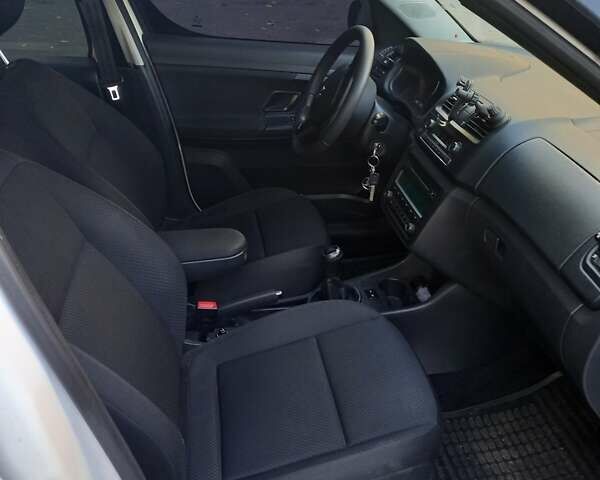 Белый Шкода Румстер, объемом двигателя 1.39 л и пробегом 109 тыс. км за 6900 $, фото 4 на Automoto.ua