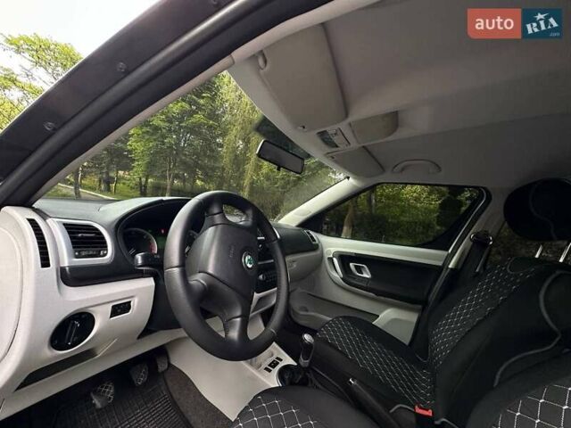 Білий Шкода Румстер, об'ємом двигуна 1.42 л та пробігом 243 тис. км за 4950 $, фото 17 на Automoto.ua