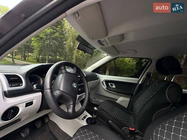 Білий Шкода Румстер, об'ємом двигуна 1.42 л та пробігом 243 тис. км за 4950 $, фото 16 на Automoto.ua