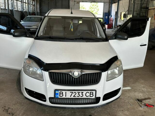 Білий Шкода Румстер, об'ємом двигуна 1.4 л та пробігом 239 тис. км за 4000 $, фото 1 на Automoto.ua