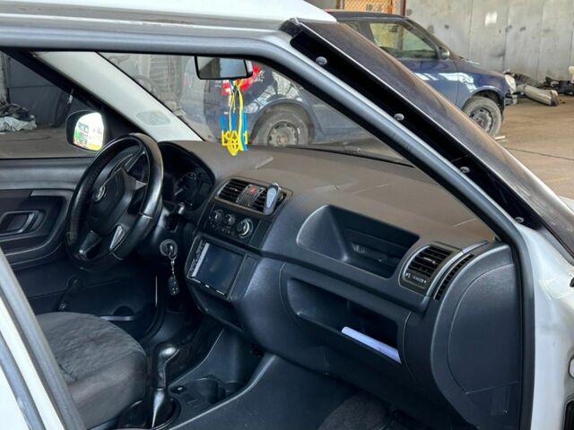 Білий Шкода Румстер, об'ємом двигуна 1.4 л та пробігом 239 тис. км за 4000 $, фото 5 на Automoto.ua