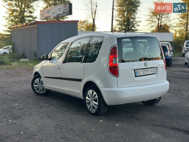 Белый Шкода Румстер, объемом двигателя 1.6 л и пробегом 280 тыс. км за 4500 $, фото 4 на Automoto.ua
