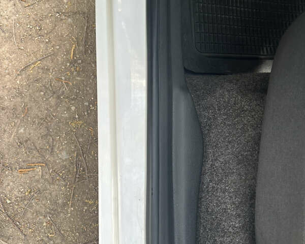 Белый Шкода Румстер, объемом двигателя 1.2 л и пробегом 142 тыс. км за 5200 $, фото 18 на Automoto.ua