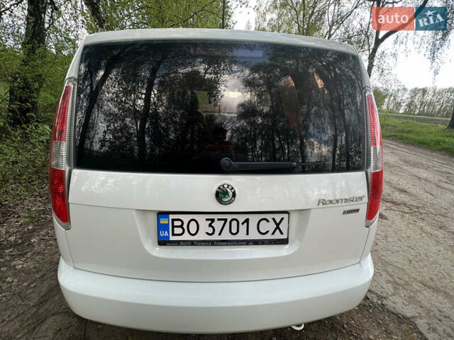 Белый Шкода Румстер, объемом двигателя 1.2 л и пробегом 142 тыс. км за 5200 $, фото 1 на Automoto.ua