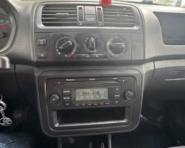 Белый Шкода Румстер, объемом двигателя 1.2 л и пробегом 142 тыс. км за 5200 $, фото 14 на Automoto.ua