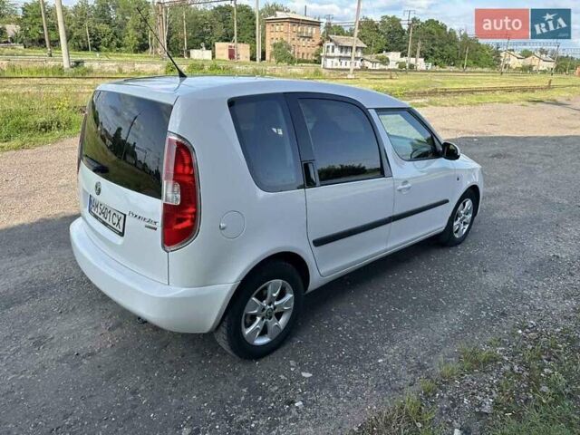Белый Шкода Румстер, объемом двигателя 1.6 л и пробегом 242 тыс. км за 5300 $, фото 4 на Automoto.ua