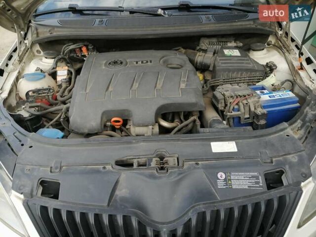Шкода Румстер 2011 в Ивано-Франковске на Automoto.ua Белый Шкода Румстер, объемом двигателя 1.6 л и пробегом 317 тыс. км за 5400 $, фото 6 на Automoto.ua