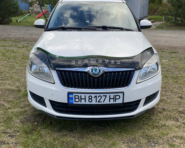 Белый Шкода Румстер, объемом двигателя 1.6 л и пробегом 250 тыс. км за 4800 $, фото 1 на Automoto.ua