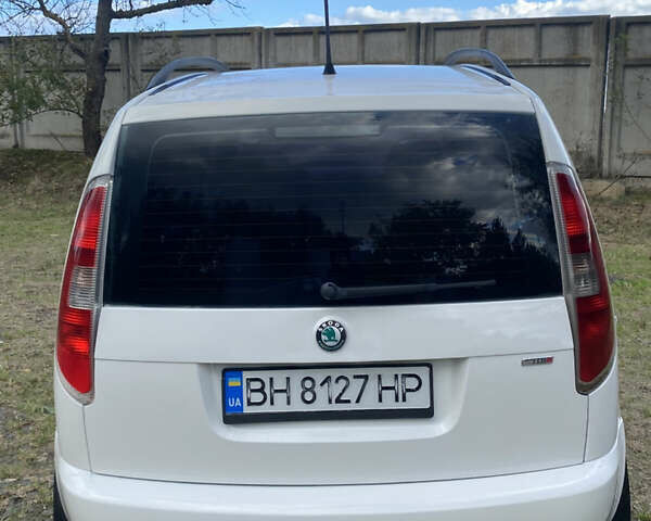 Белый Шкода Румстер, объемом двигателя 1.6 л и пробегом 250 тыс. км за 4800 $, фото 3 на Automoto.ua