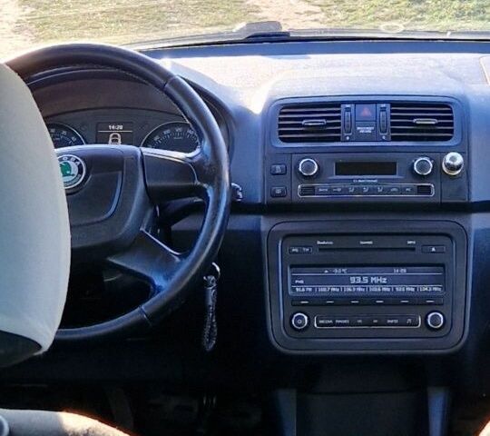 Белый Шкода Румстер, объемом двигателя 1.6 л и пробегом 237 тыс. км за 6500 $, фото 15 на Automoto.ua