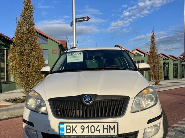 Белый Шкода Румстер, объемом двигателя 1.6 л и пробегом 300 тыс. км за 6100 $, фото 2 на Automoto.ua