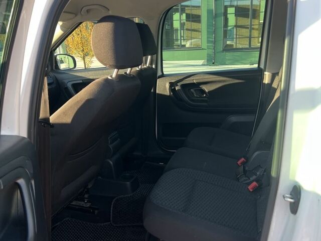 Белый Шкода Румстер, объемом двигателя 1.6 л и пробегом 300 тыс. км за 6100 $, фото 12 на Automoto.ua