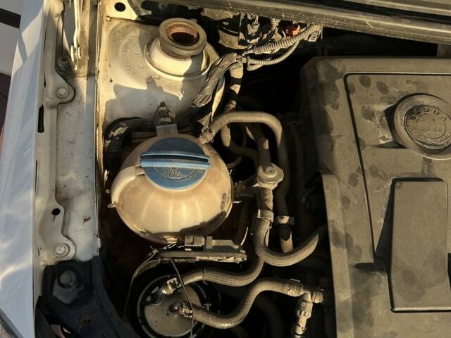 Белый Шкода Румстер, объемом двигателя 1.6 л и пробегом 300 тыс. км за 6100 $, фото 15 на Automoto.ua