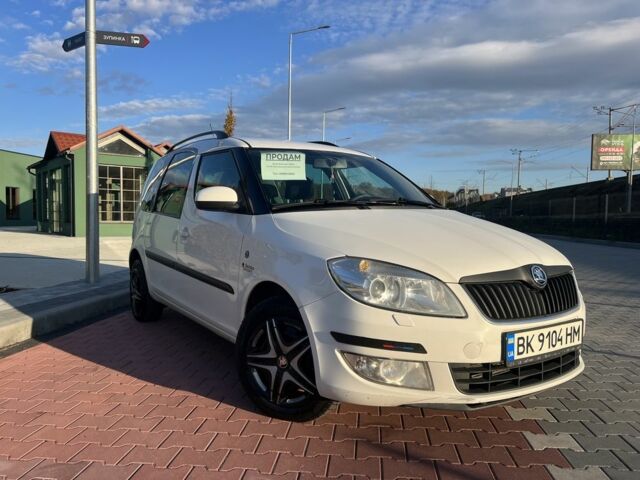 Белый Шкода Румстер, объемом двигателя 1.6 л и пробегом 300 тыс. км за 6100 $, фото 1 на Automoto.ua