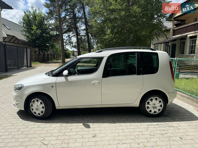 Белый Шкода Румстер, объемом двигателя 1.2 л и пробегом 208 тыс. км за 5000 $, фото 4 на Automoto.ua