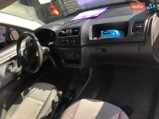 Белый Шкода Румстер, объемом двигателя 1.4 л и пробегом 280 тыс. км за 5900 $, фото 10 на Automoto.ua