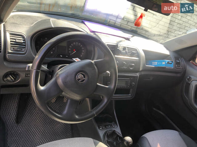 Белый Шкода Румстер, объемом двигателя 1.4 л и пробегом 280 тыс. км за 5900 $, фото 14 на Automoto.ua