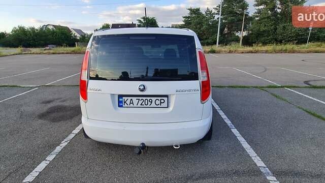 Белый Шкода Румстер, объемом двигателя 1.4 л и пробегом 232 тыс. км за 5400 $, фото 1 на Automoto.ua