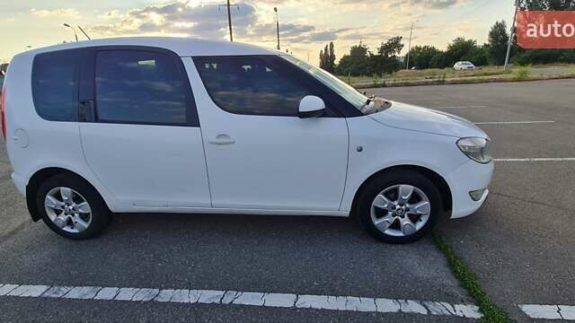 Белый Шкода Румстер, объемом двигателя 1.4 л и пробегом 232 тыс. км за 5400 $, фото 4 на Automoto.ua