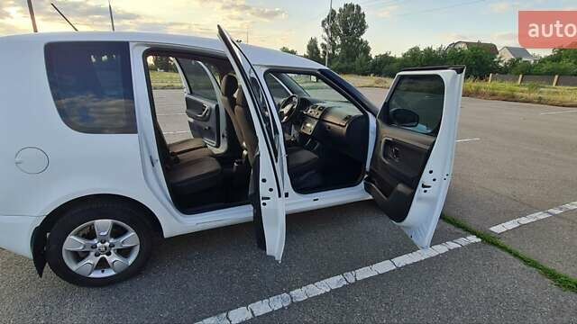 Белый Шкода Румстер, объемом двигателя 1.4 л и пробегом 232 тыс. км за 5400 $, фото 6 на Automoto.ua