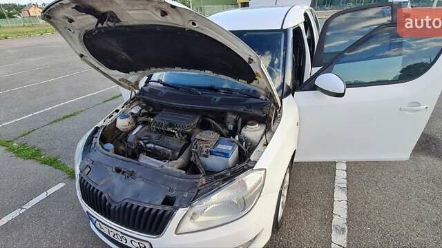 Белый Шкода Румстер, объемом двигателя 1.4 л и пробегом 232 тыс. км за 5400 $, фото 7 на Automoto.ua