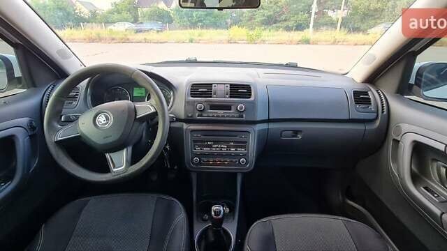 Белый Шкода Румстер, объемом двигателя 1.4 л и пробегом 232 тыс. км за 5400 $, фото 2 на Automoto.ua