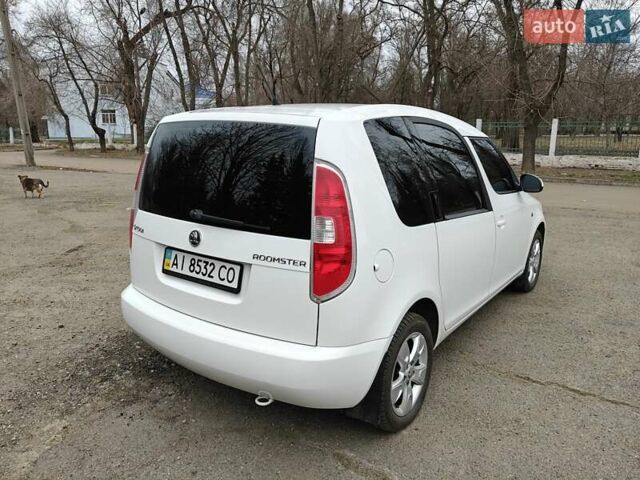 Белый Шкода Румстер, объемом двигателя 1.39 л и пробегом 156 тыс. км за 7300 $, фото 8 на Automoto.ua