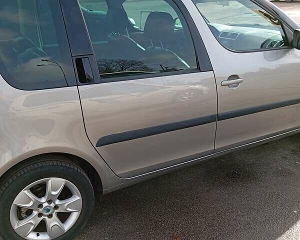 Бежевый Шкода Румстер, объемом двигателя 1.4 л и пробегом 236 тыс. км за 5999 $, фото 12 на Automoto.ua