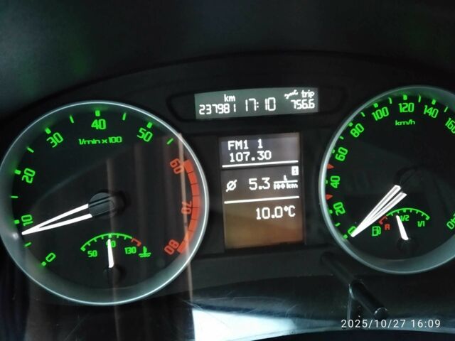 Бежевый Шкода Румстер, объемом двигателя 1.4 л и пробегом 237 тыс. км за 5999 $, фото 12 на Automoto.ua